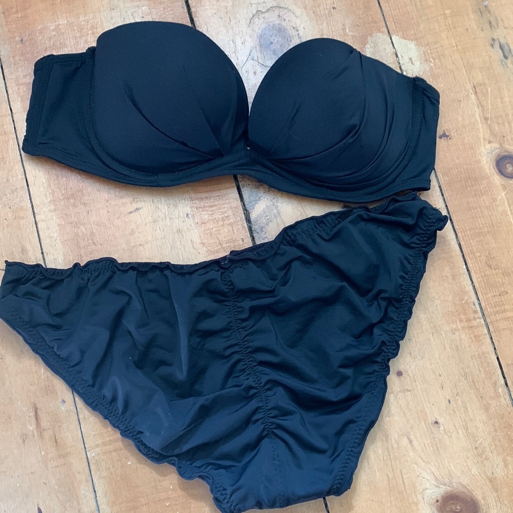 Black bikini